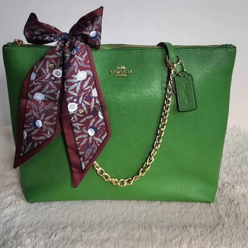 💚 Coach Zip Top Tote – Kelly Green (Style 4454) 💚